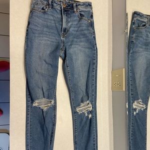 American Eagle Mom Jeans Ripped